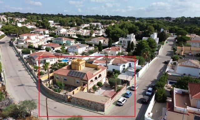 5 bedroom Villa for sale in Pinar de Campoverde, Pilar de la Horadada - € 790,000 (Ref: 10025922)