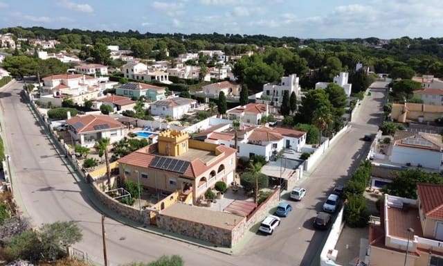 5 bedroom Villa for sale in Pinar de Campoverde, Pilar de la Horadada - € 790,000 (Ref: 10025922)