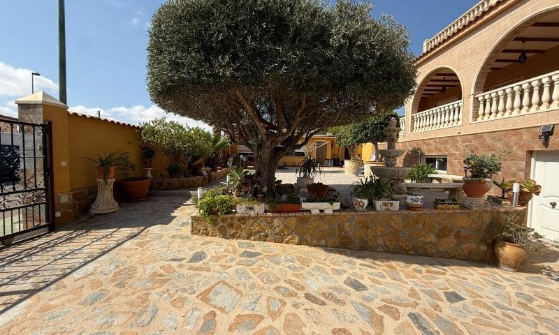 5 bedroom Villa for sale in Pinar de Campoverde - € 790,000 (Ref: 10025922)