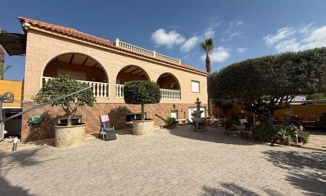 5 bedroom Villa for sale in Pinar de Campoverde, Pilar de la Horadada - € 790,000 (Ref: 10025922)