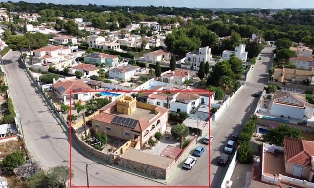 5 bedroom Villa for sale in Pinar de Campoverde, Pilar de la Horadada - € 790,000 (Ref: 10025922)