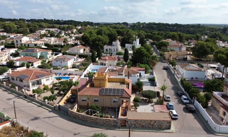 5 bedroom Villa for sale in Pinar de Campoverde - € 790,000 (Ref: 10025922)