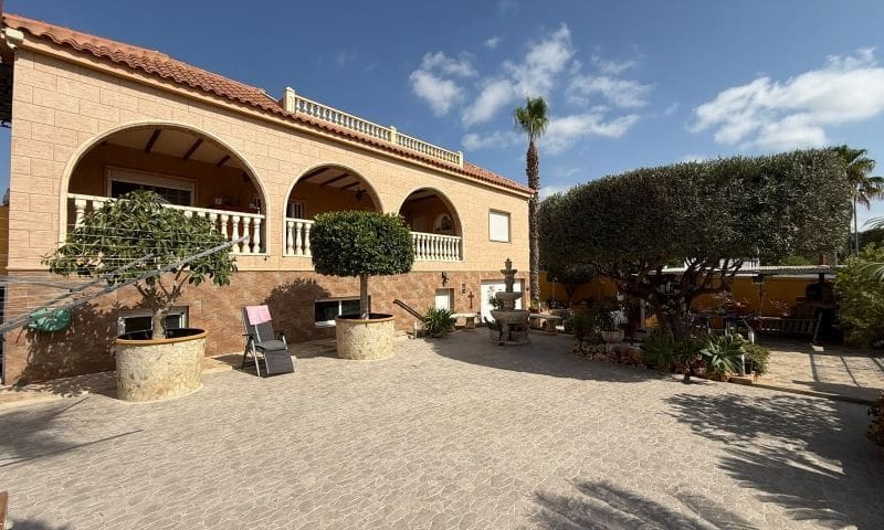 5 bedroom Villa for sale in Pinar de Campoverde - € 790,000 (Ref: 10025922)