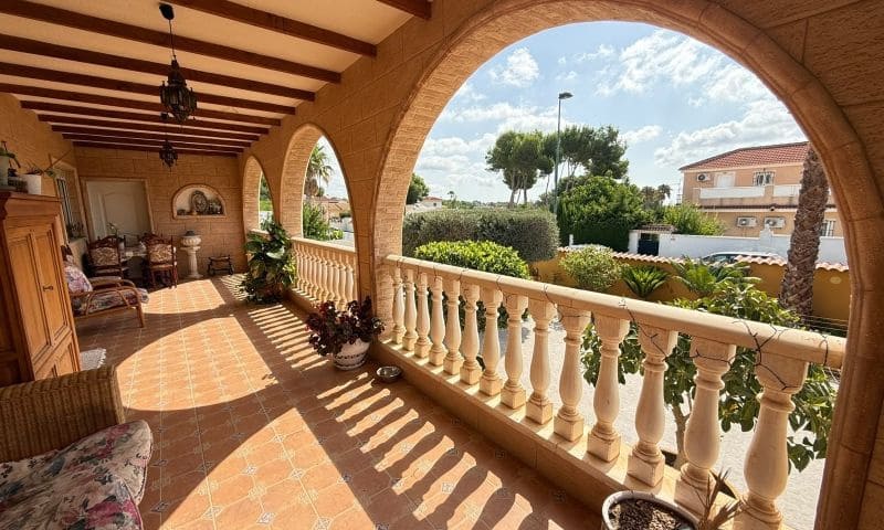 5 bedroom Villa for sale in Pinar de Campoverde - € 790,000 (Ref: 10025922)