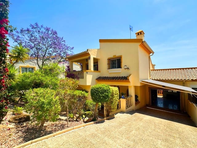 Chalet de 3 habitaciones en Las Ramblas Golf, Orihuela en venta con piscina - 529.000 € (Ref: 10025924)