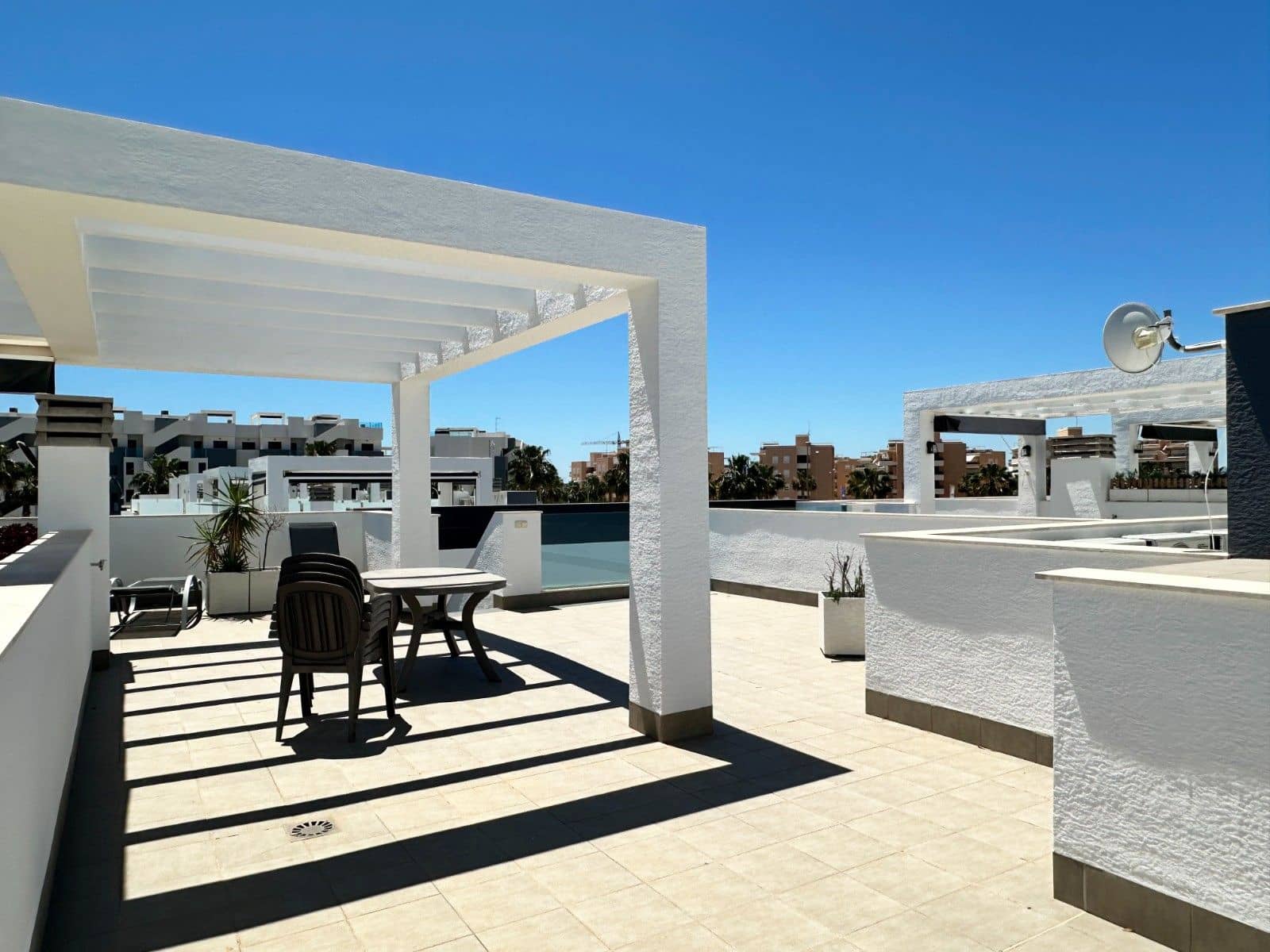Apartamento de 2 habitaciones en Guardamar del Segura en venta con piscina - 289.000 € (Ref: 10025925)