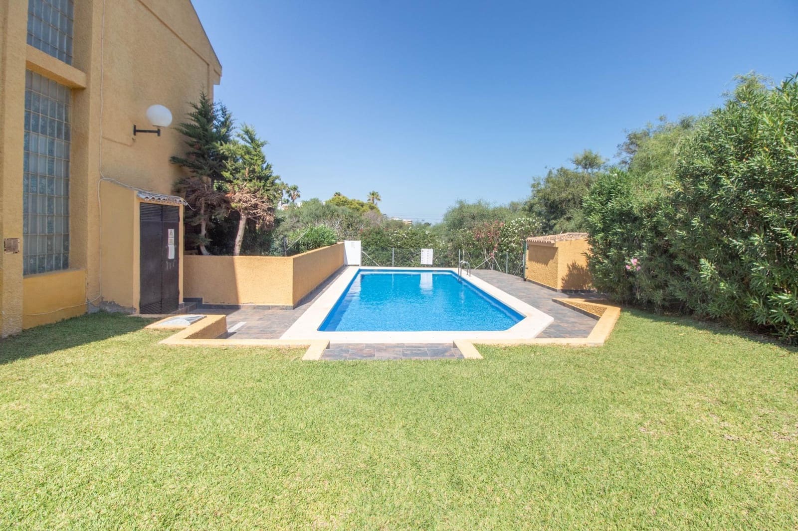 4 soverom Rekkehus til salgs i Cabo Roig med svømmebasseng - € 299 000 (Ref: 10029429)