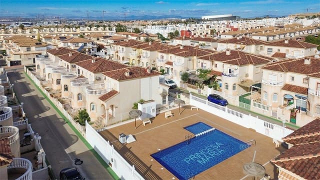 3 soverom Rekkehus til salgs i Aguas Nuevas, Torrevieja med svømmebasseng - € 219 900 (Ref: 10030716)