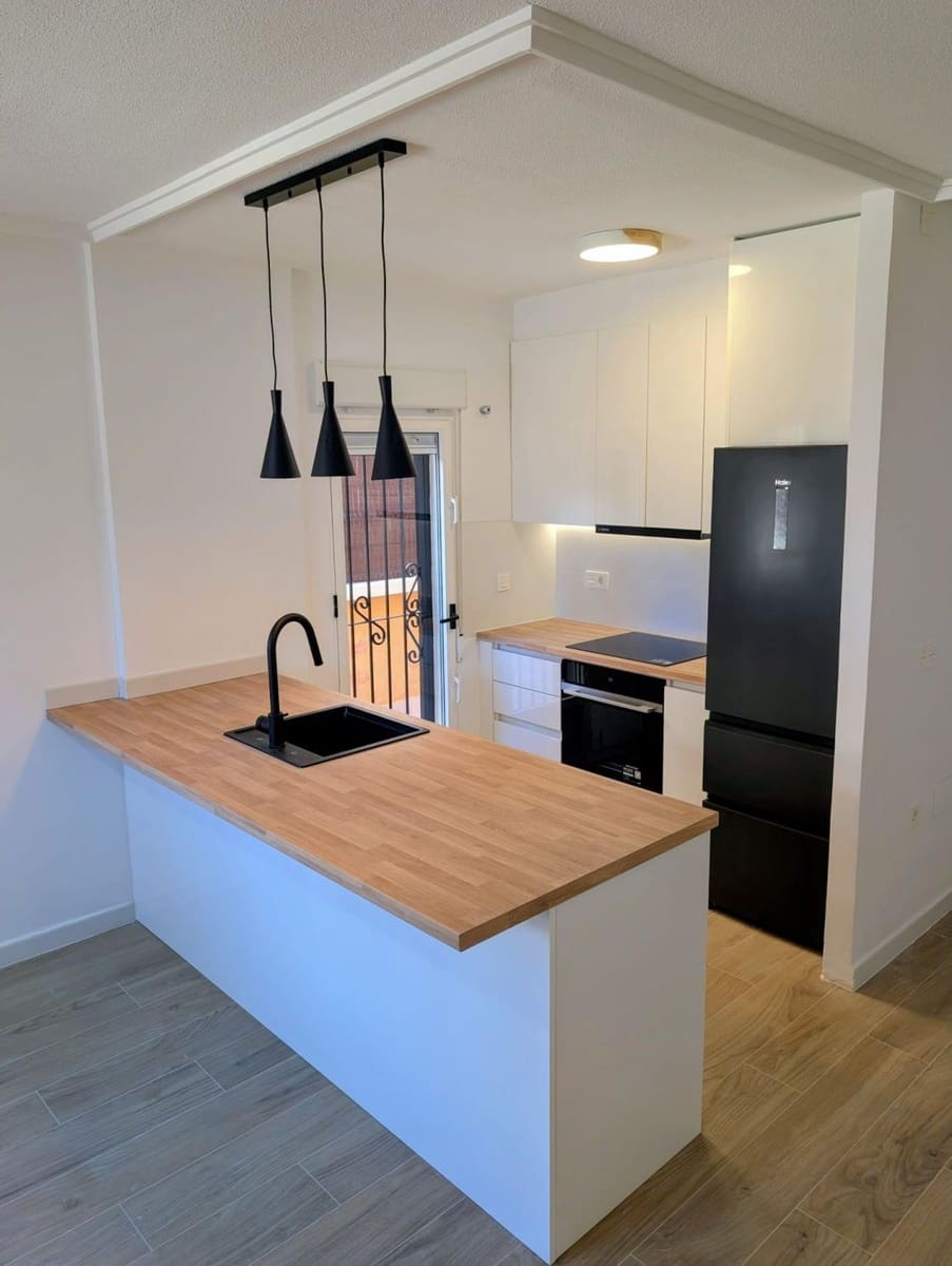 Chalet de 3 habitaciones en La Florida en venta con piscina - 259.000 € (Ref: 10030720)