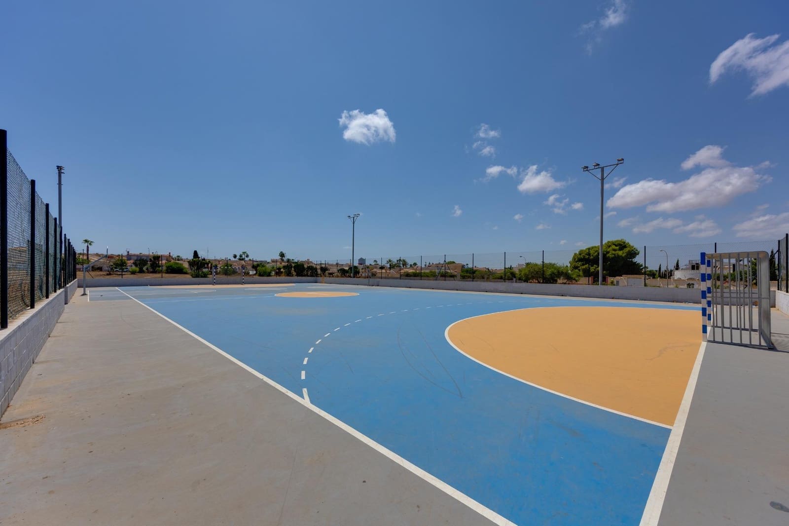 Adosado de 1 habitación en Torrevieja en venta - 119.999 € (Ref: 10032221)