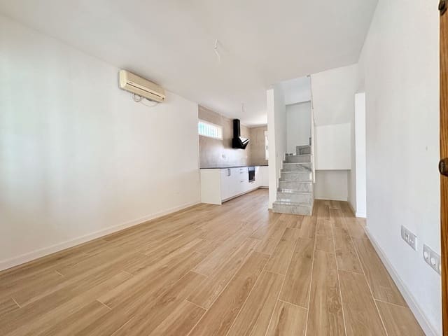 4 bedroom Townhouse for sale in Los Balcones with pool - € 270,000 (Ref: 10035565)