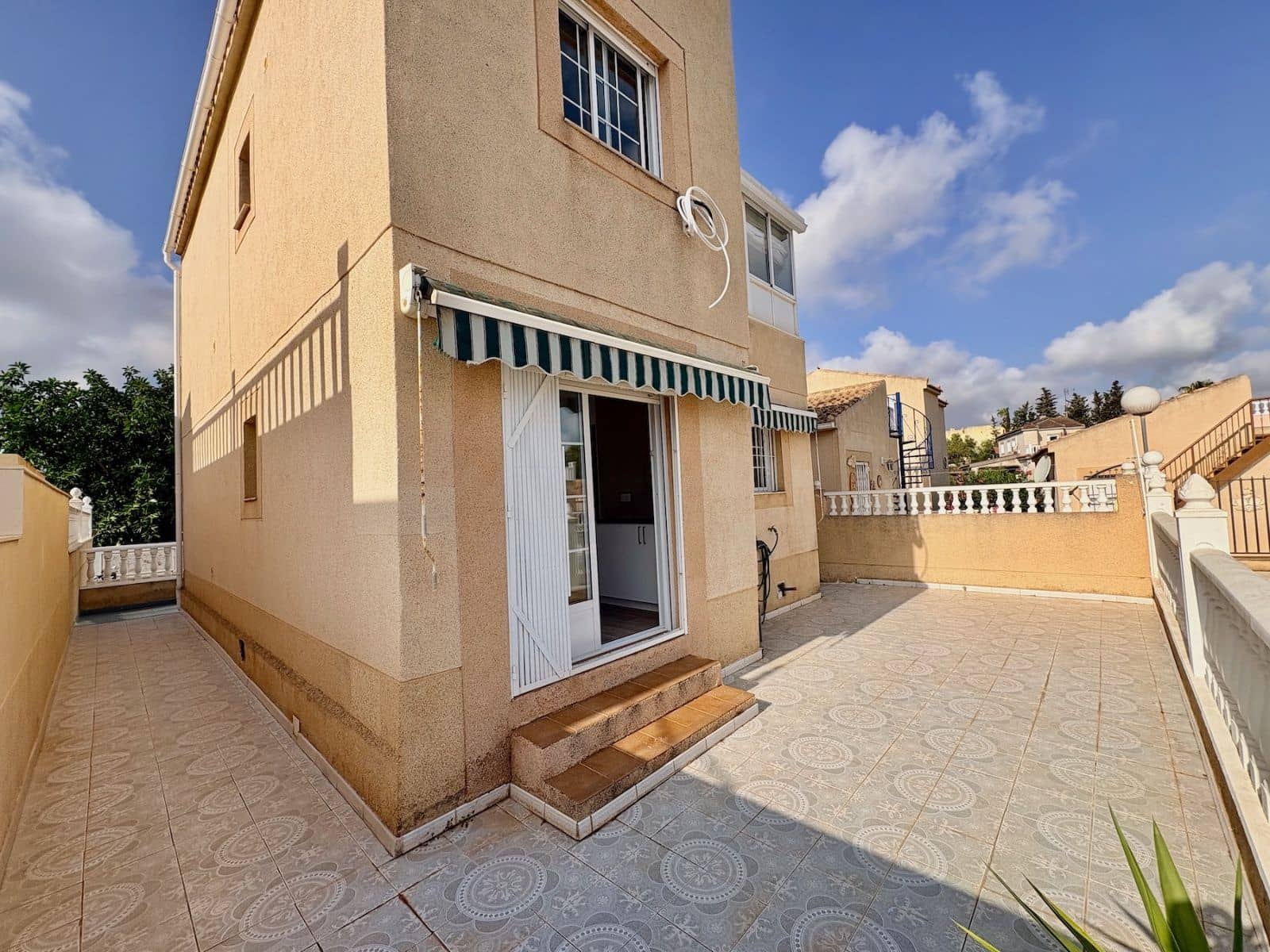 4 bedroom Townhouse for sale in Los Balcones with pool - € 270,000 (Ref: 10035565)