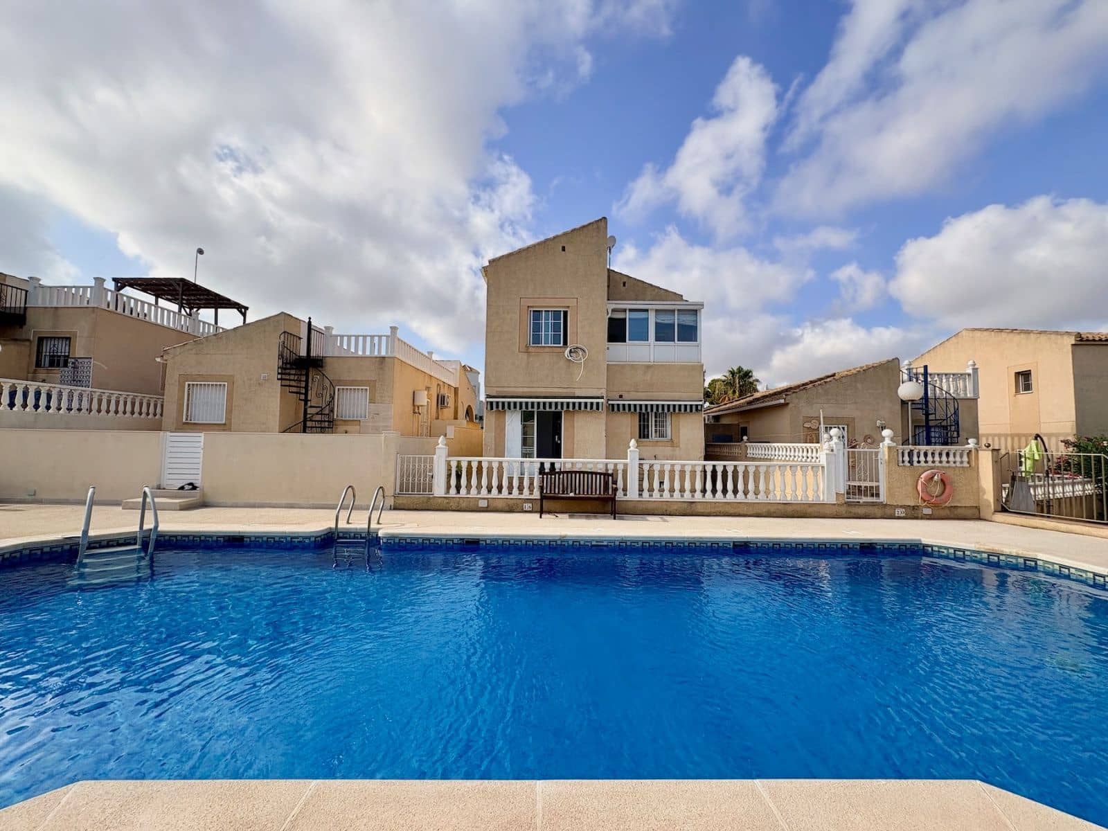 4 bedroom Townhouse for sale in Los Balcones with pool - € 270,000 (Ref: 10035565)
