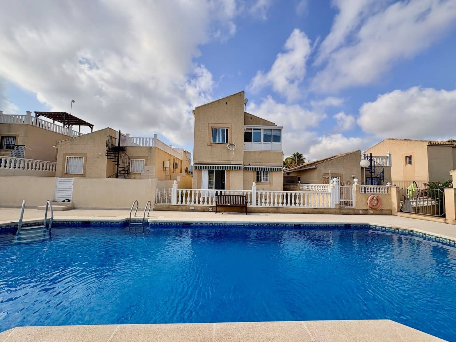 4 bedroom Townhouse for sale in Los Balcones with pool - € 270,000 (Ref: 10035565)
