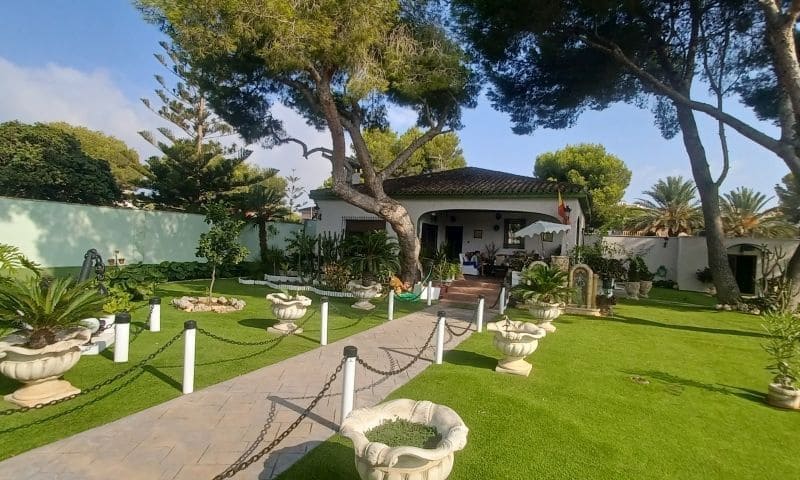 3 camera da letto Villa in vendita in Orihuela Costa con piscina garage - 950.000 € (Rif: 10037578)