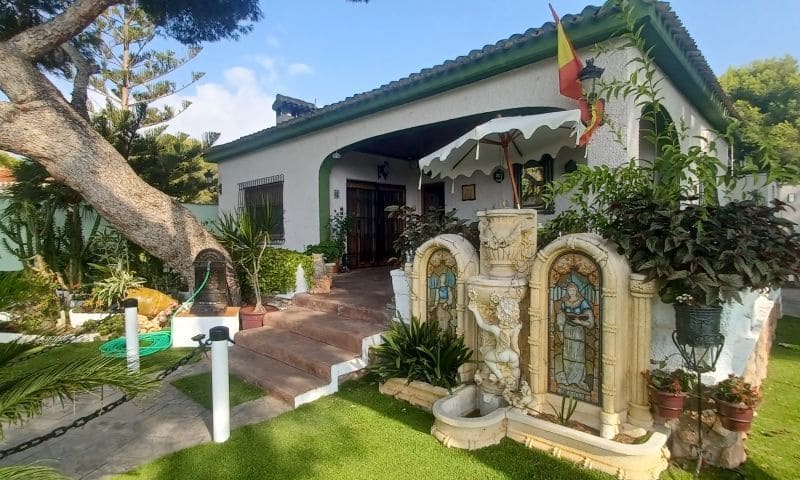 3 camera da letto Villa in vendita in Orihuela Costa con piscina garage - 950.000 € (Rif: 10037578)