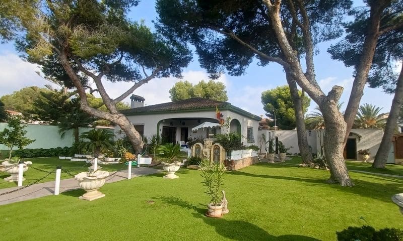 3 camera da letto Villa in vendita in Orihuela Costa con piscina garage - 950.000 € (Rif: 10037578)