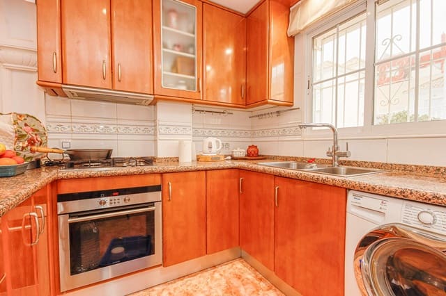 3 soverom Villa til leie i Las Filipinas med svømmebasseng - € 1 500 (Ref: 10041318)