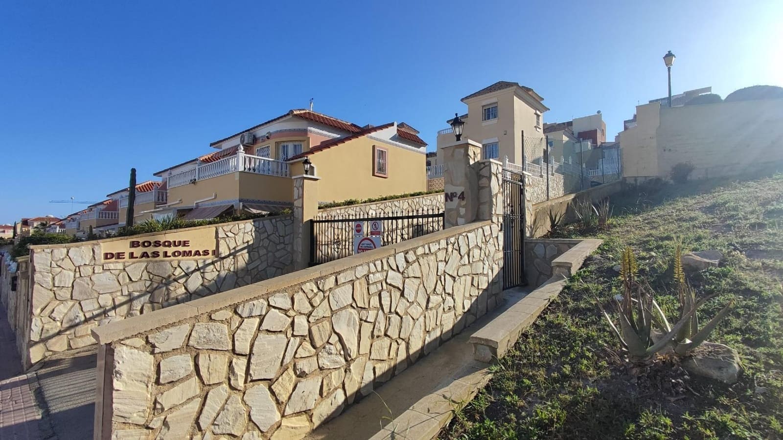 3 soverom Villa til leie i Filipinas med svømmebasseng - € 1 500 (Ref: 10041318)