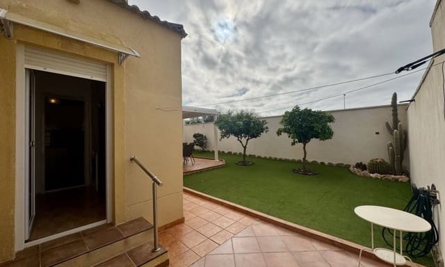 4 makuuhuone Huvila myytävänä paikassa Los Frutales, Torrevieja mukana 
autotalli - 398 995 € (Ref: 10047524)