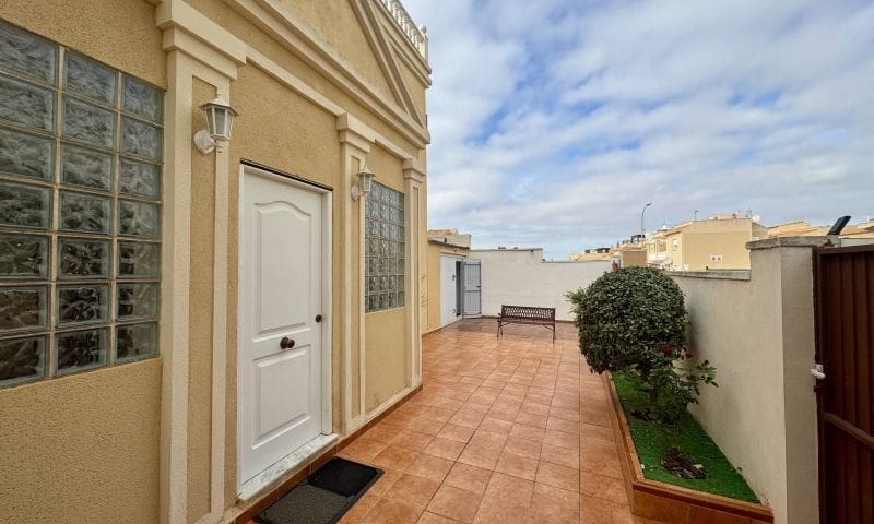 4 makuuhuone Huvila myytävänä paikassa Torrevieja mukana 
autotalli - 398 995 € (Ref: 10047524)