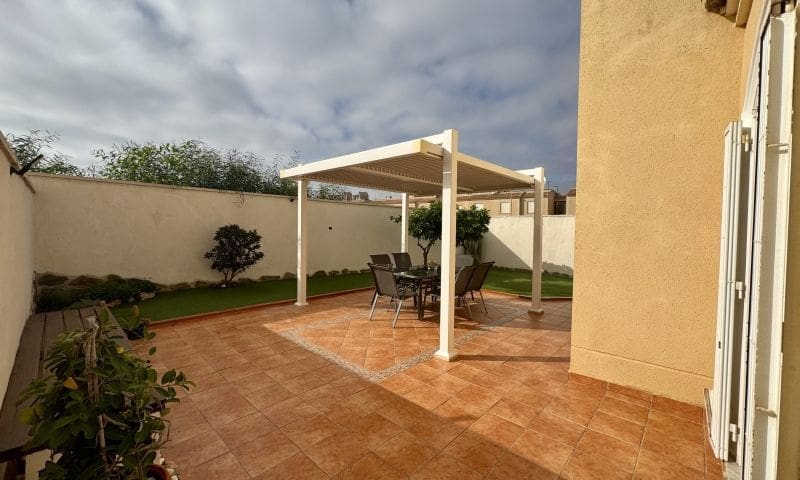 4 makuuhuone Huvila myytävänä paikassa Torrevieja mukana 
autotalli - 398 995 € (Ref: 10047524)