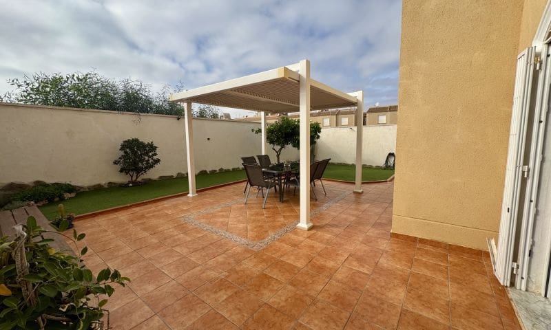 4 makuuhuone Huvila myytävänä paikassa Torrevieja mukana 
autotalli - 398 995 € (Ref: 10047524)