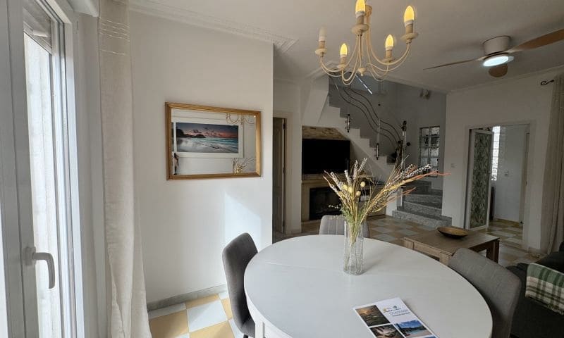 4 makuuhuone Huvila myytävänä paikassa Torrevieja mukana 
autotalli - 398 995 € (Ref: 10047524)