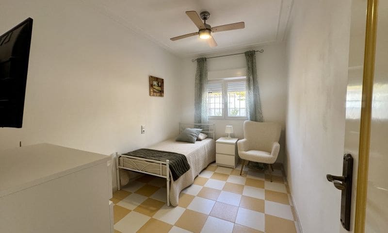 4 makuuhuone Huvila myytävänä paikassa Torrevieja mukana 
autotalli - 398 995 € (Ref: 10047524)