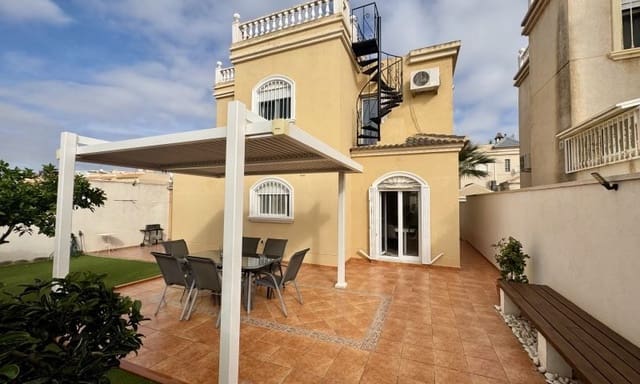 4 makuuhuone Huvila myytävänä paikassa Los Frutales, Torrevieja mukana 
autotalli - 398 995 € (Ref: 10047524)