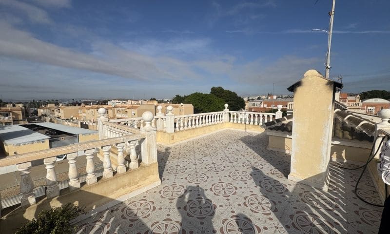 4 makuuhuone Huvila myytävänä paikassa Torrevieja mukana 
autotalli - 398 995 € (Ref: 10047524)