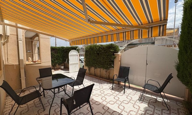 3 makuuhuone Huoneisto myytävänä paikassa Los Balcones mukana uima-altaan - 236 995 € (Ref: 10047525)