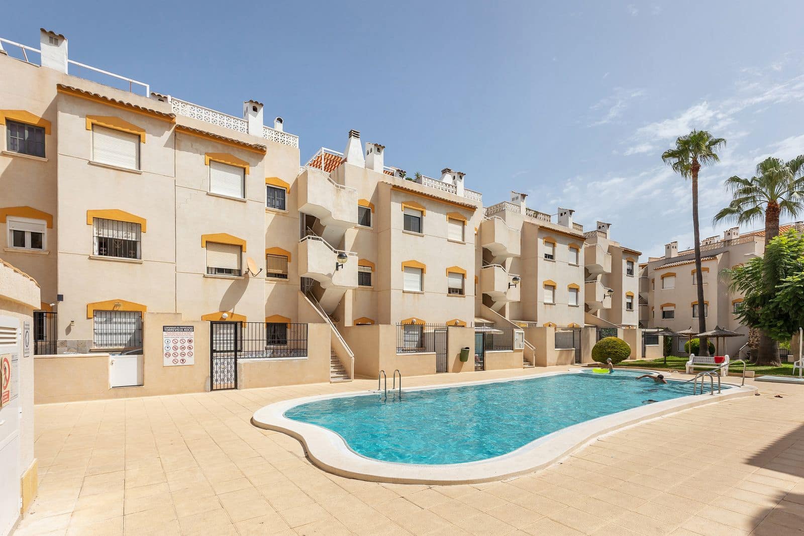 2 bedroom Apartment for sale in Punta Prima with pool - € 169,000 (Ref: 10050356)