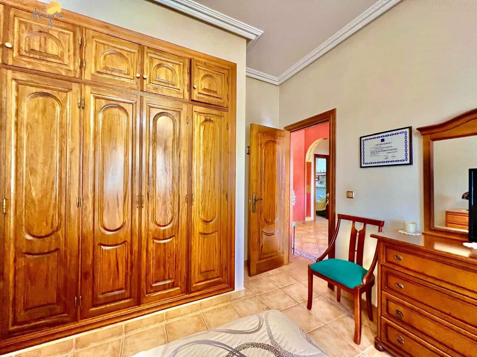 4 Zimmer Villa zu verkaufen in Daya Vieja mit Pool Garage - 850.000 € (Ref: 10051840)