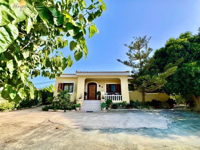 Chalet de 4 habitaciones en Daya Vieja en venta con piscina garaje - 850.000 € (Ref: 10051840)