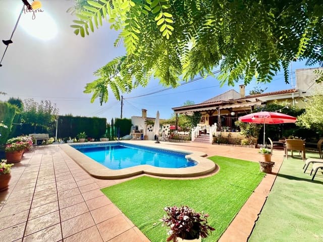 Chalet de 4 habitaciones en Daya Vieja en venta con piscina garaje - 850.000 € (Ref: 10051840)