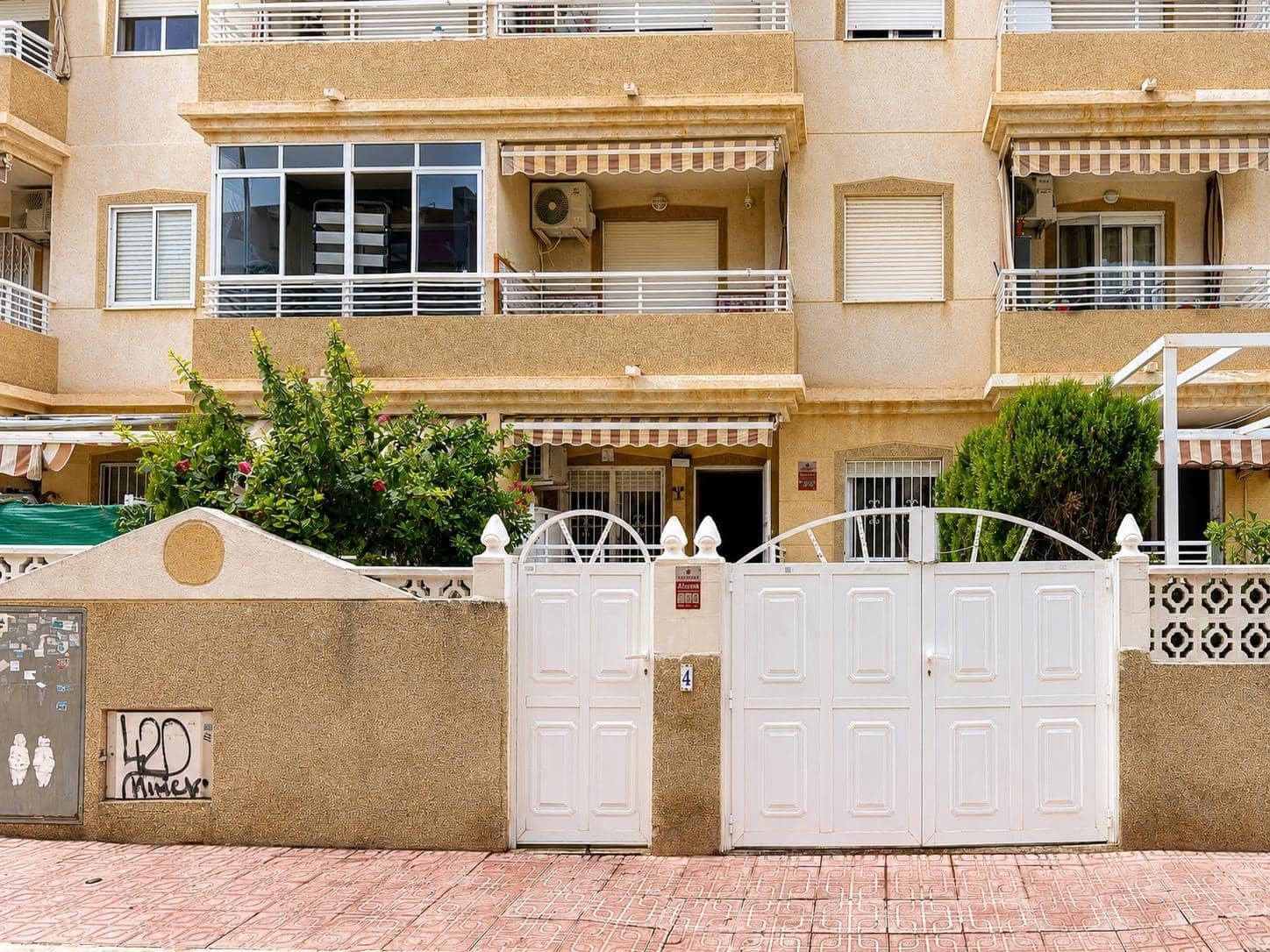 Apartamento de 1 habitación en Torrevieja en venta con piscina - 199.000 € (Ref: 10051844)