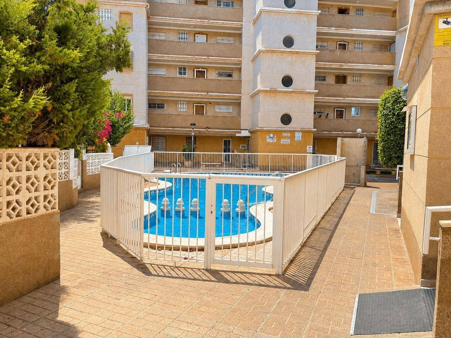 Apartamento de 1 habitación en Torrevieja en venta con piscina - 199.000 € (Ref: 10051844)
