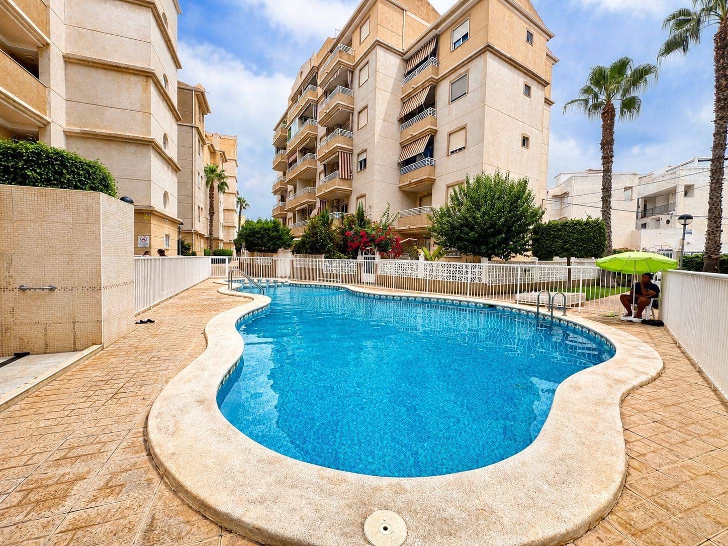 Apartamento de 1 habitación en Torrevieja en venta con piscina - 199.000 € (Ref: 10051844)