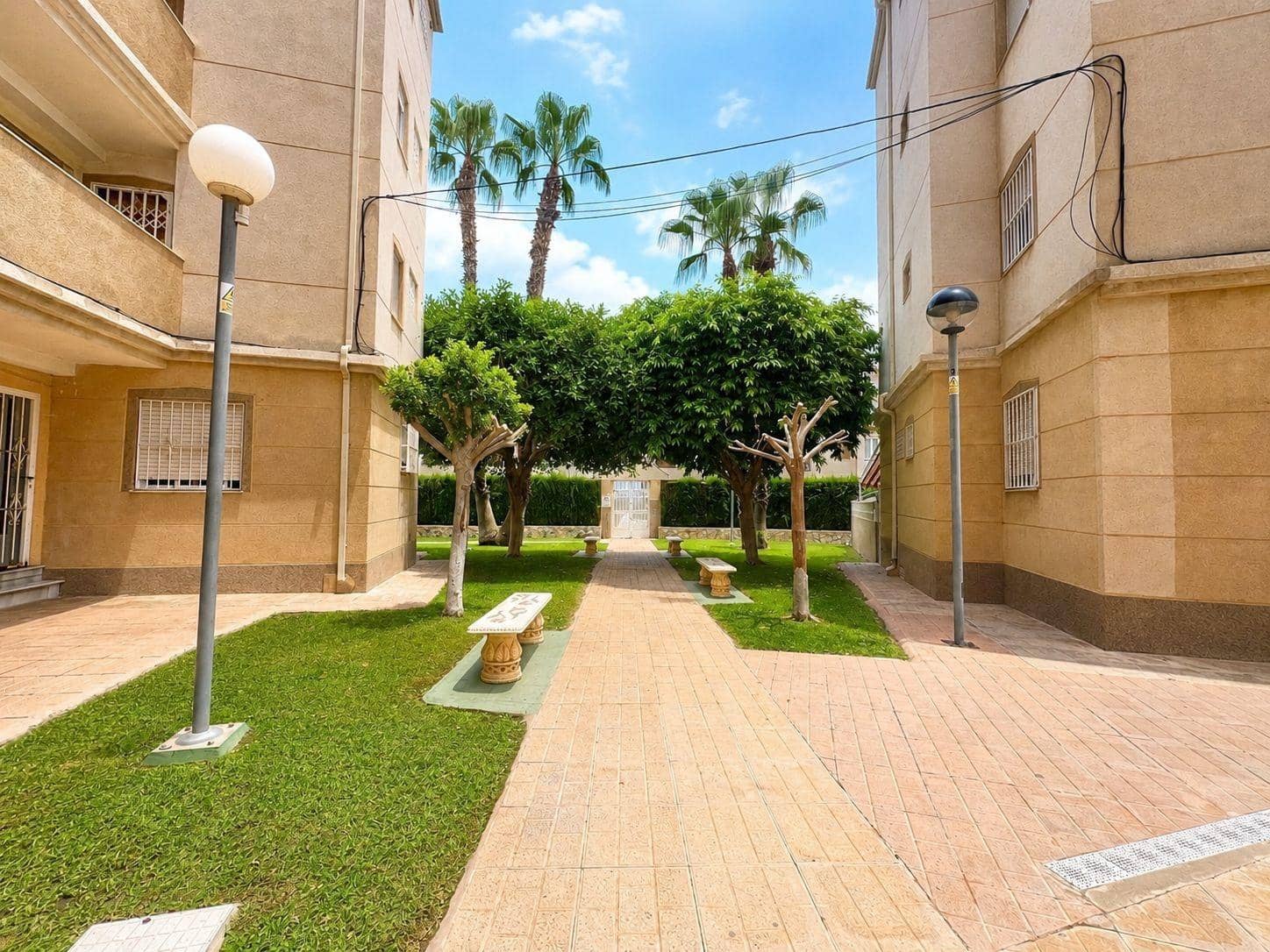 Apartamento de 1 habitación en Torrevieja en venta con piscina - 199.000 € (Ref: 10051844)