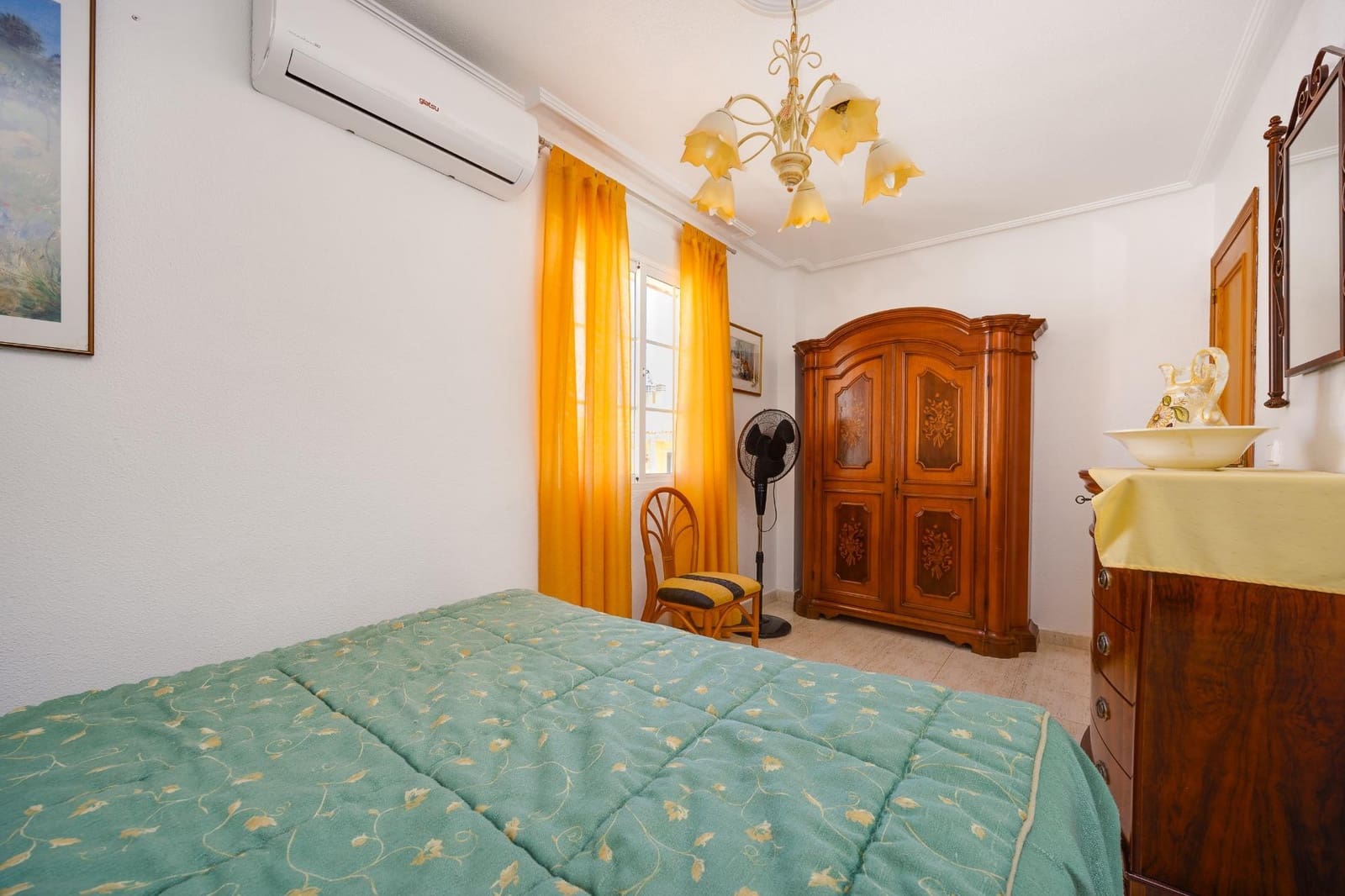 4 Zimmer Villa zu verkaufen in Torrevieja mit Pool Garage - 359.900 € (Ref: 10064878)