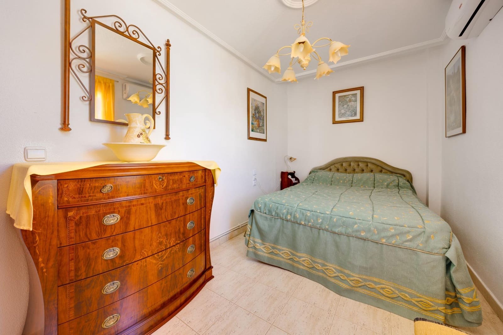 4 Zimmer Villa zu verkaufen in Torrevieja mit Pool Garage - 359.900 € (Ref: 10064878)