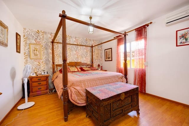 4 Zimmer Villa zu verkaufen in Torreblanca, Torrevieja mit Pool Garage - 359.900 € (Ref: 10064878)