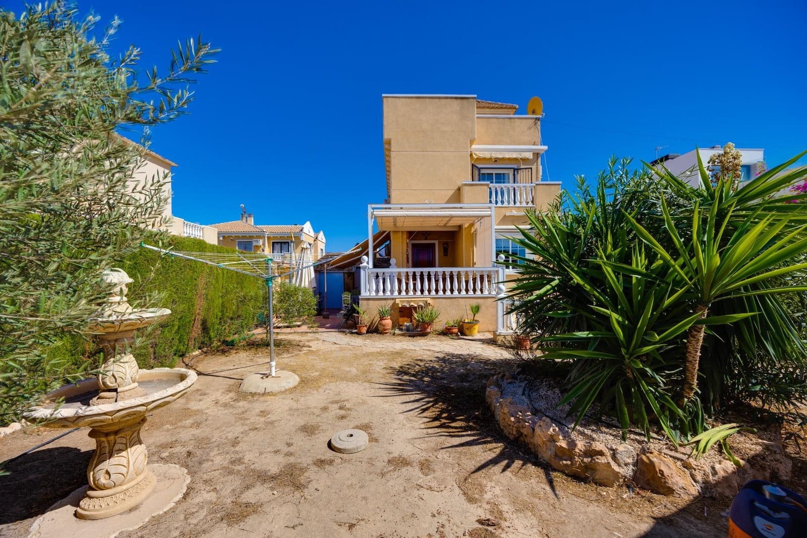 4 Zimmer Villa zu verkaufen in Torrevieja mit Pool Garage - 359.900 € (Ref: 10064878)
