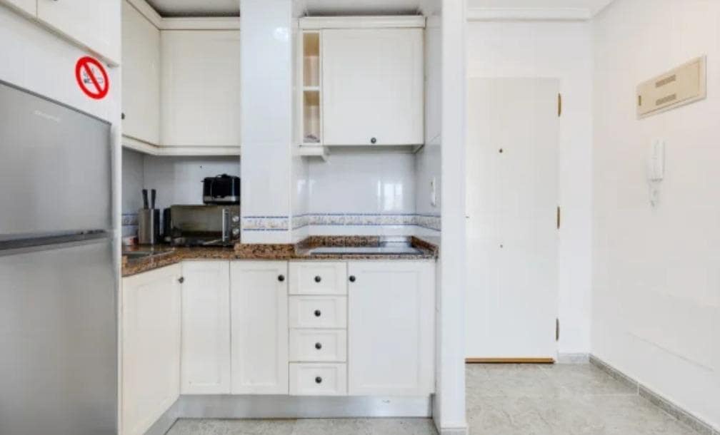 Apartamento de 2 habitaciones en Torrevieja en venta con piscina garaje - 140.000 € (Ref: 10081138)