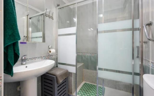Apartamento de 2 habitaciones en Playa de los Locos, Torrevieja en venta con piscina garaje - 140.000 € (Ref: 10081138)