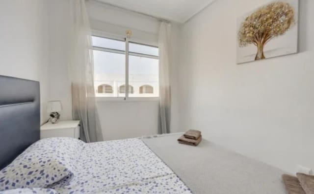 Apartamento de 2 habitaciones en Playa de los Locos, Torrevieja en venta con piscina garaje - 140.000 € (Ref: 10081138)