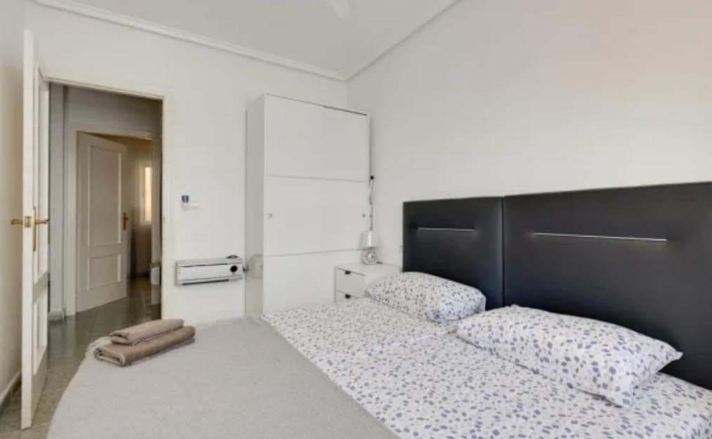 Apartamento de 2 habitaciones en Torrevieja en venta con piscina garaje - 140.000 € (Ref: 10081138)