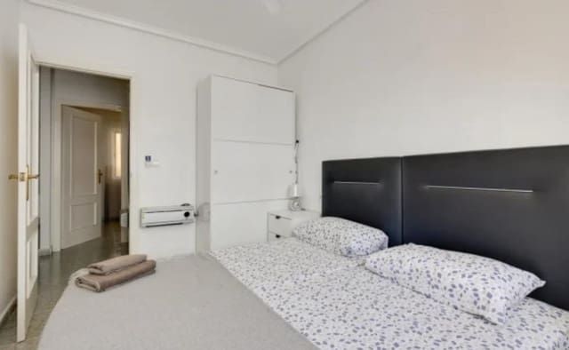 Apartamento de 2 habitaciones en Playa de los Locos, Torrevieja en venta con piscina garaje - 140.000 € (Ref: 10081138)
