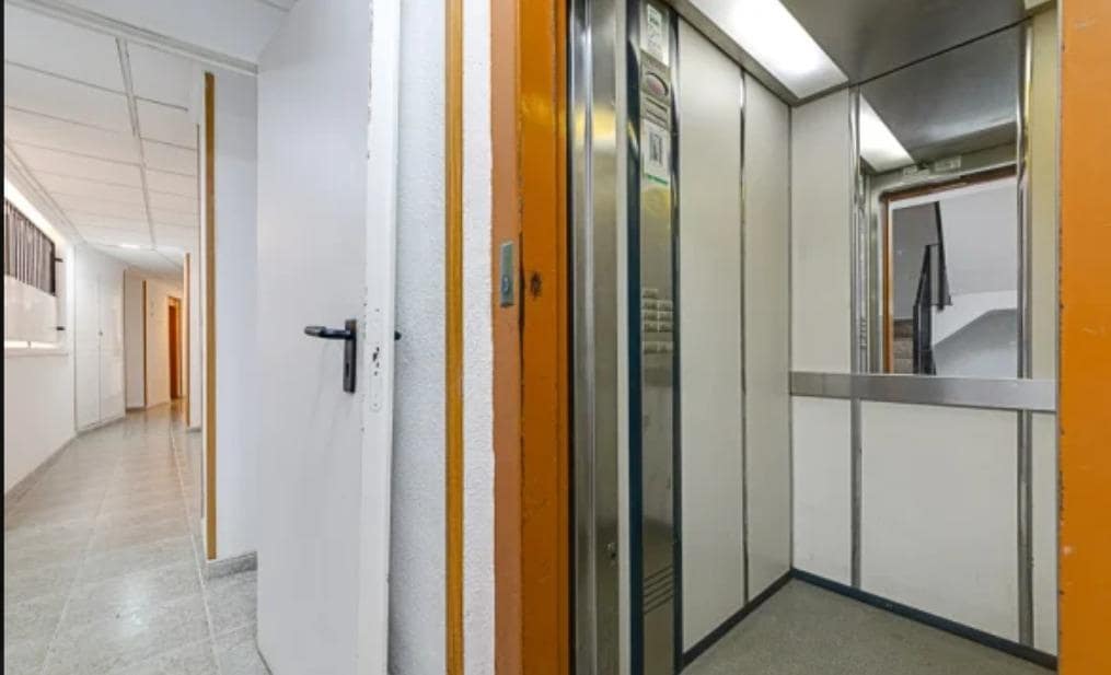 Apartamento de 2 habitaciones en Torrevieja en venta con piscina garaje - 140.000 € (Ref: 10081138)